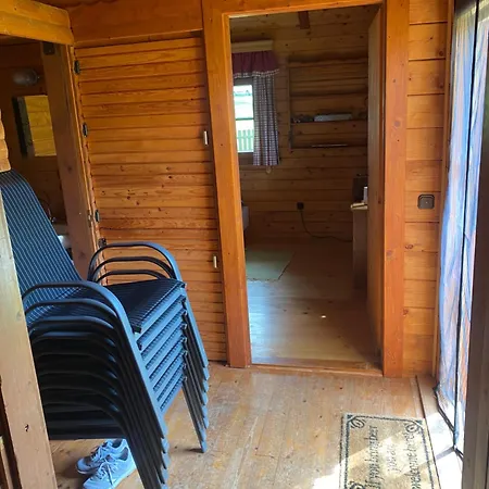 Prázdninový dům Gemuetliche Blockhuette Mit Grossem Garten *