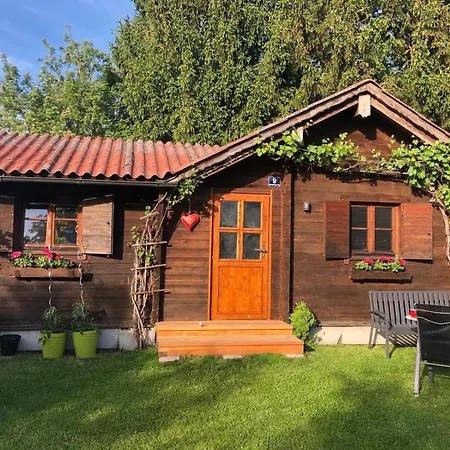 Gemuetliche Blockhuette Mit Grossem Garten Prázdninový dům