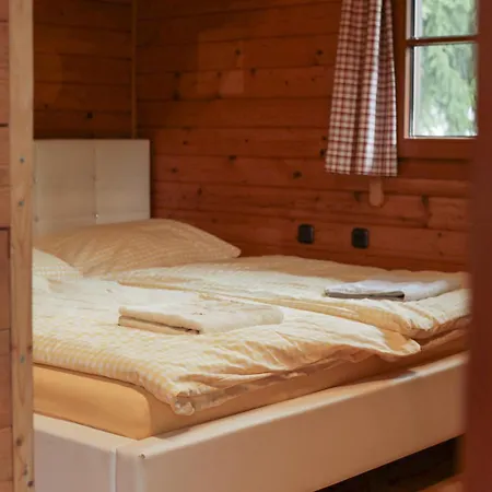 Gemuetliche Blockhuette Mit Grossem Garten Tatil Evi