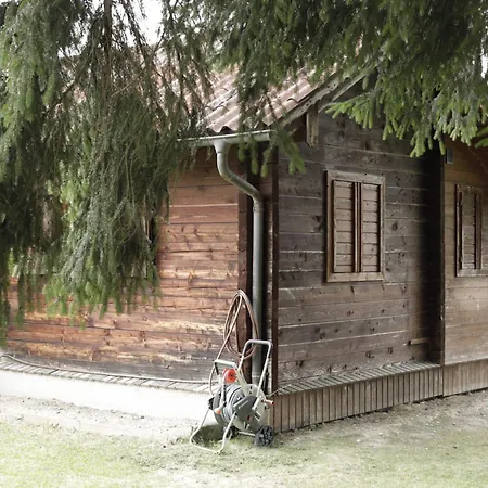 Gemuetliche Blockhuette Mit Grossem Garten Nyaraló *