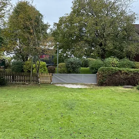 Gemuetliche Blockhuette Mit Grossem Garten Nyaraló *