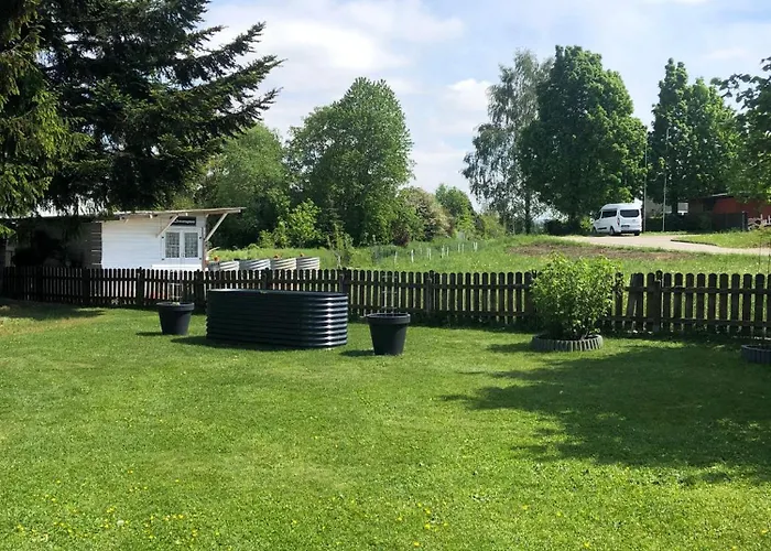 Gemuetliche Blockhuette Mit Grossem Garten