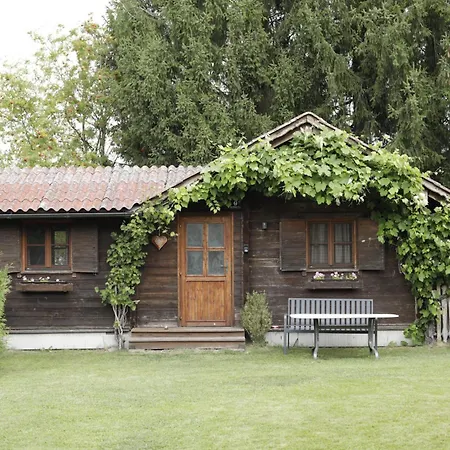 Gemuetliche Blockhuette Mit Grossem Garten Feriehus