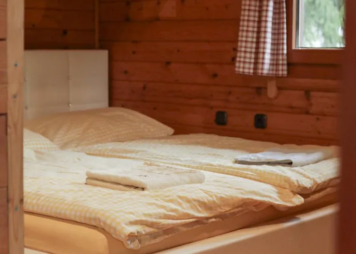 Gemuetliche Blockhuette Mit Grossem Garten بيت للعطل